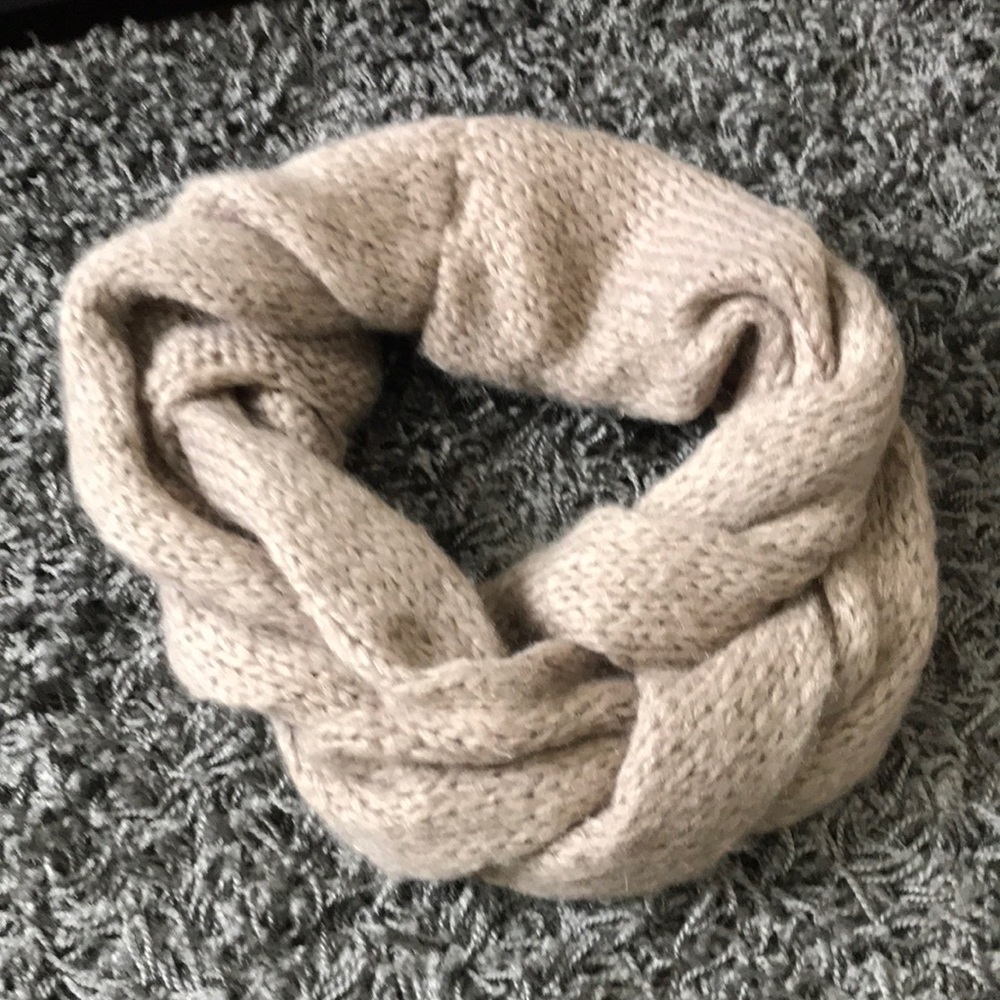 Steve Madden infinity scarf